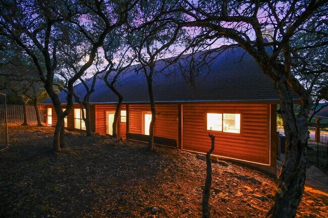 Building Photo - 401 Madrone Canyon Dr