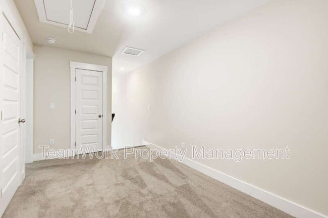 Building Photo - 7722 Park Gate Dr