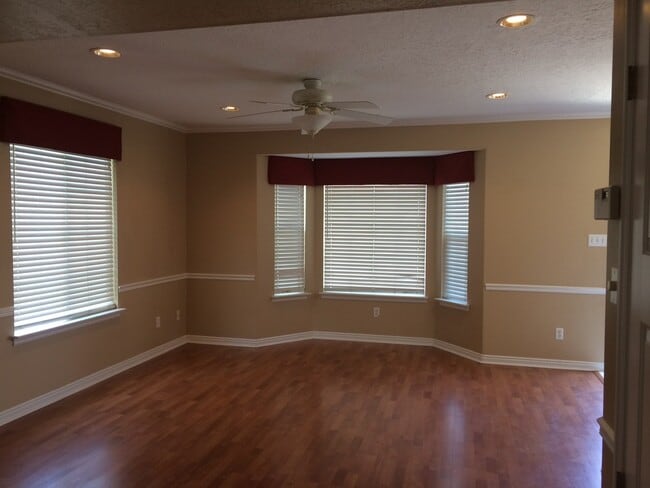 Building Photo - 3 Bedroom Townhome in Provo's Westside