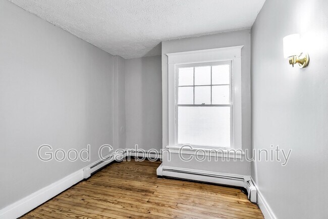 Building Photo - 1209 Hertel Ave
