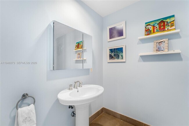 Building Photo - 5959 Collins Ave