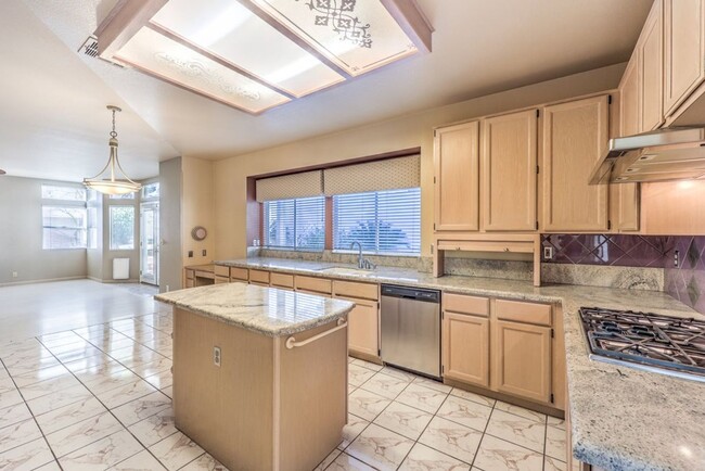 Building Photo - 3 Bed room Pool home in Desert Shores
