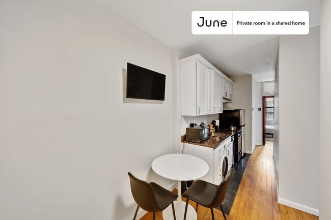 Building Photo - Room in Shared 3 bed/1 bath home