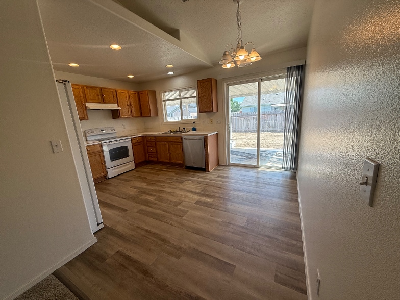 Building Photo - 3721 Pierre Ave