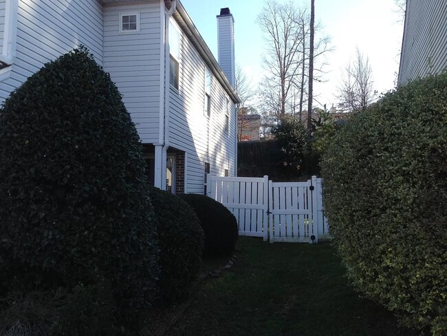 Building Photo - 9124 Shallcross Way