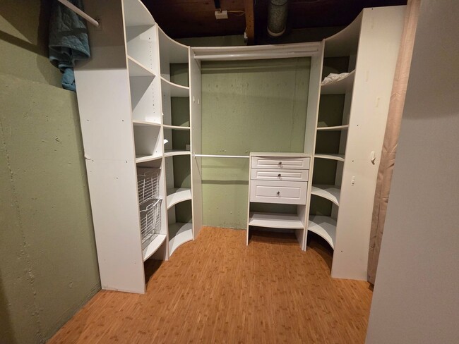 Building Photo - 3Bedroom, 2.5 Bath Mid Century Modern Home...