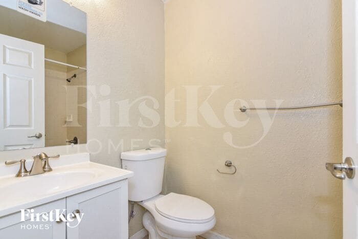 Building Photo - 501 Greenview Terrace