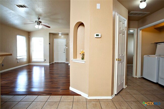 Building Photo - 5515 Lions Gate Ln