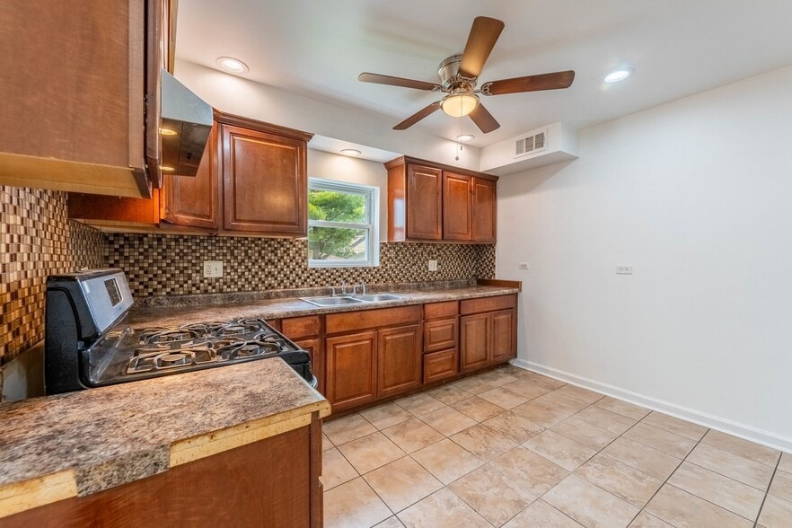 Building Photo - 3526 S 52nd Ct