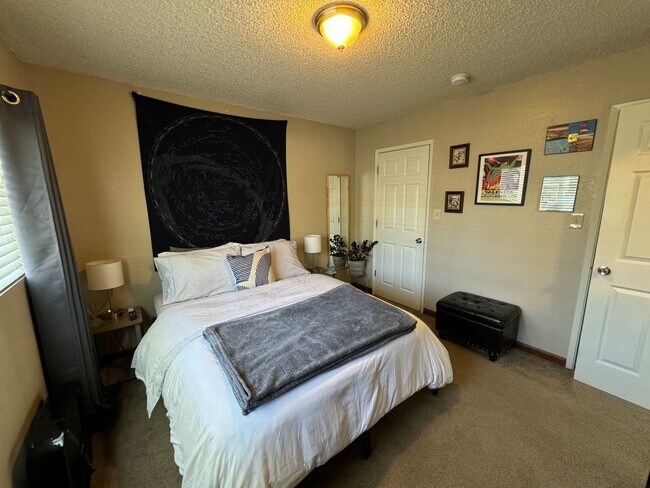 Building Photo - Caliente 4-plex