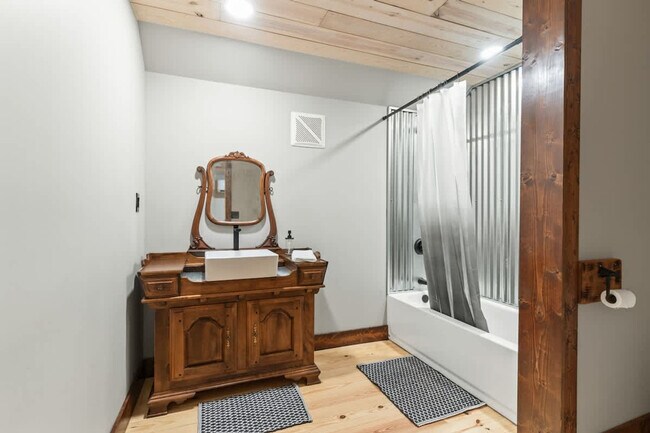 Building Photo - 299 Westview Dr