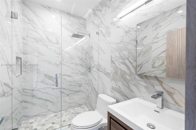 Building Photo - 234 Minola Dr