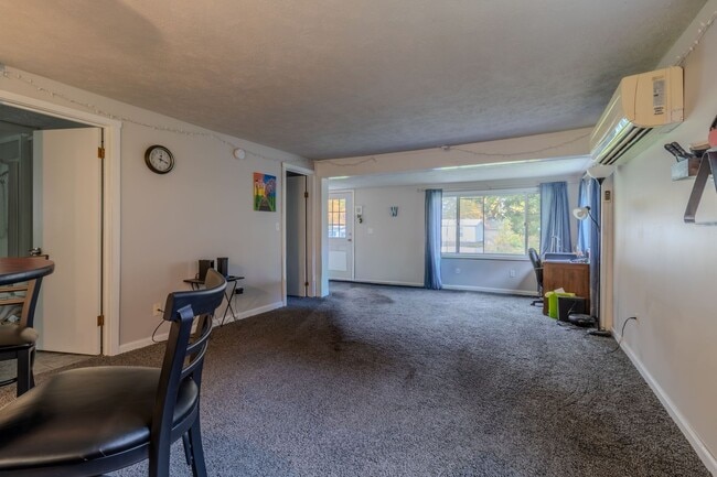 Building Photo - Lakeside Retreat on Duck Lake Peninsula