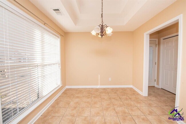 Building Photo - 122 Emberly Ln