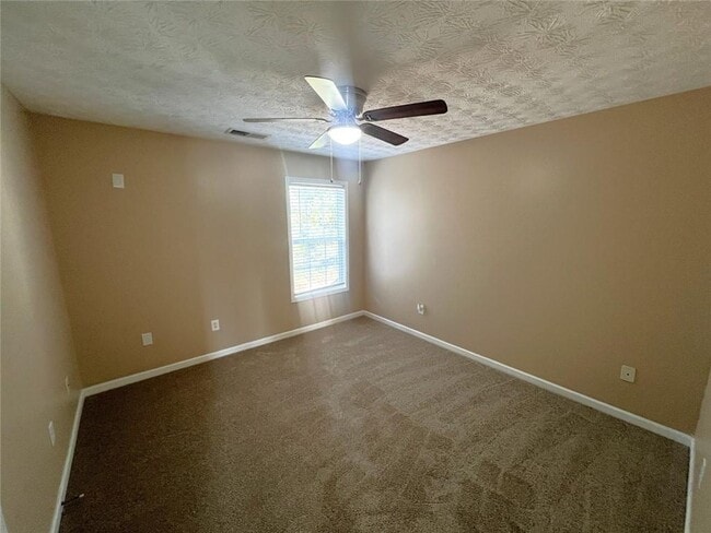 Building Photo - 2209 Swan Lake Ct