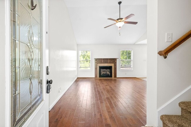 Building Photo - 3 Bedroom 2 Bath Pet Friendly Home For Ren...