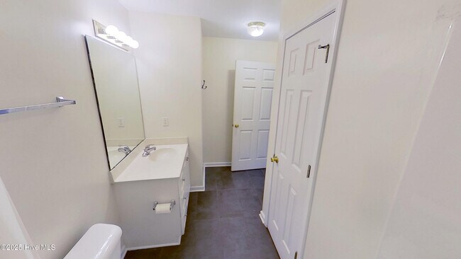 Building Photo - 4158 Breezewood Dr