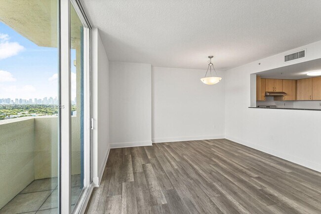 Building Photo - 3000 Coral Wy