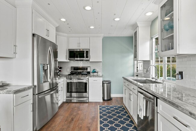 Building Photo - Virginia Way - Mohajer Unit A