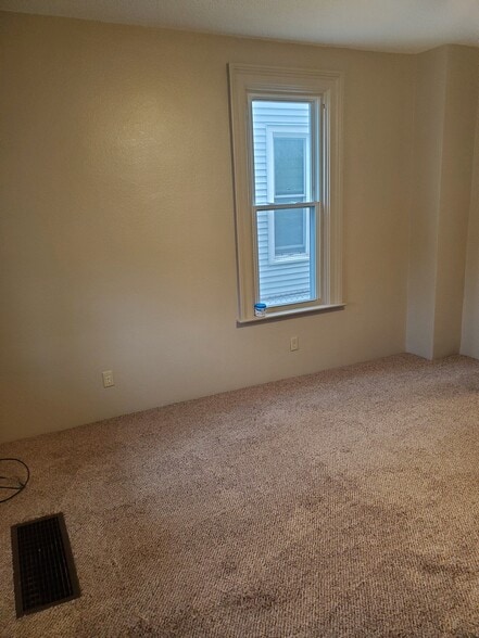 Living area (new carpet) - 522 E 22nd St