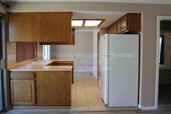 Building Photo - 4311 Desert Pl