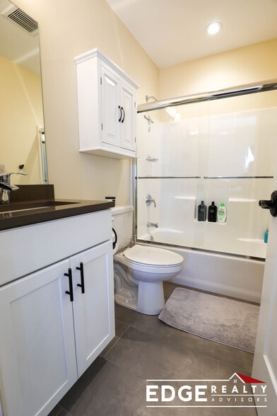 Building Photo - 40 Glencoe St