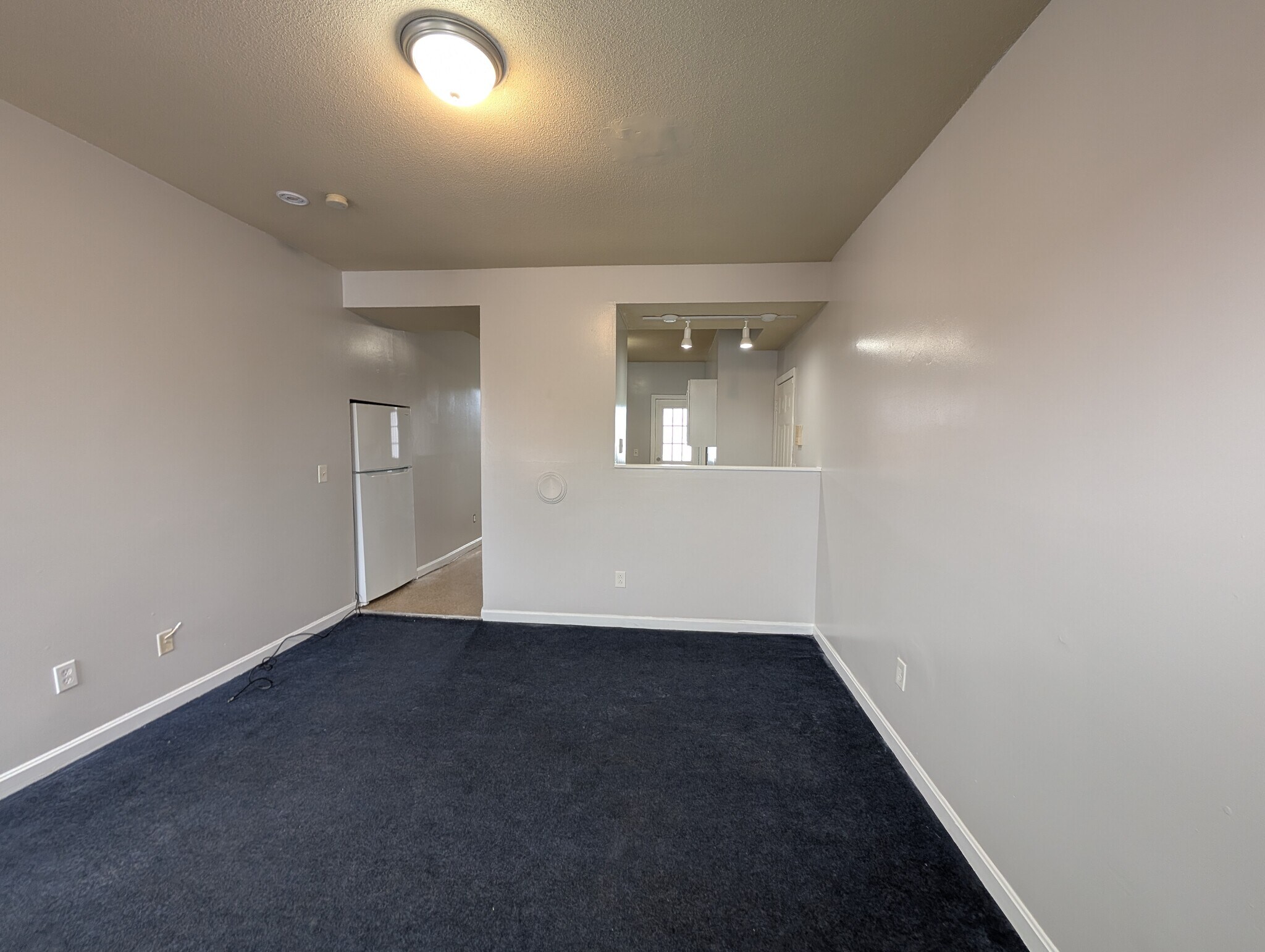 Building Photo - 56 Elm St