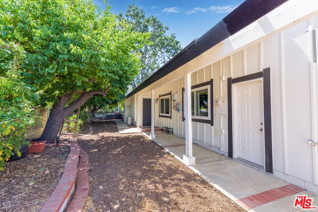 Building Photo - 5735 Lake Lindero Dr