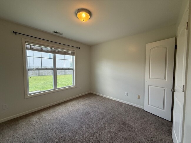 Building Photo - Absolutely Adorable!