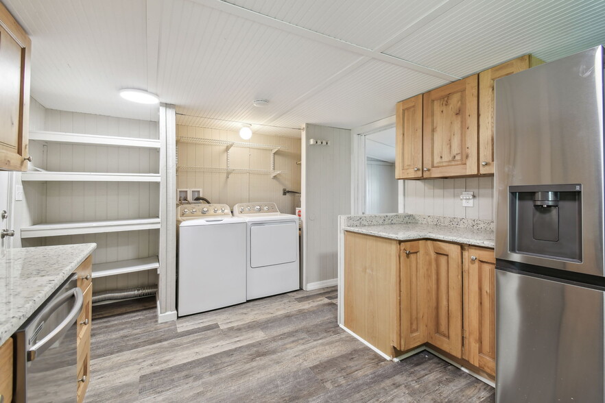 Building Photo - 39510 Sunburst Dr