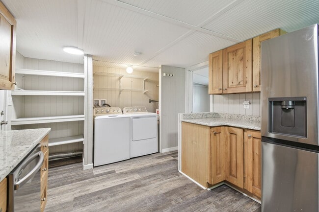 Building Photo - 39510 Sunburst Dr