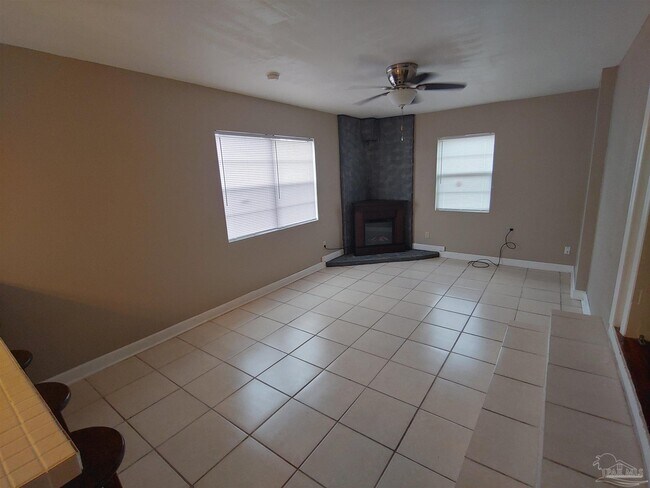 Building Photo - 203 Brigadier St