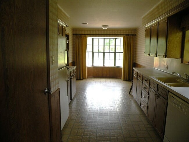 Building Photo - 785 Bader Dr