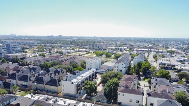 Building Photo - 5640 Dolores St