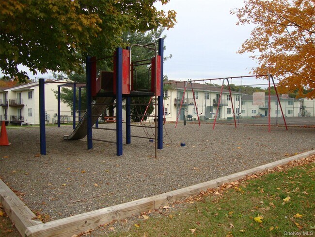 Building Photo - 276 Temple Hill Rd