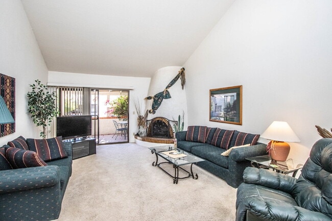 Building Photo - Beautiful Furnished patio home in Old Town Scottsdale, 2BR