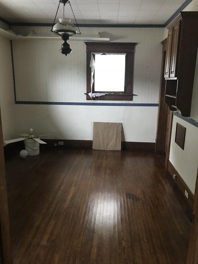 Building Photo - 208 S Main St