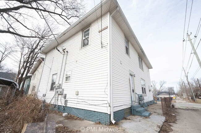 Building Photo - 2211 E New York St