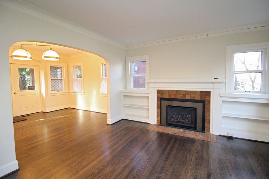 Building Photo - 2241 NE 33rd Ave