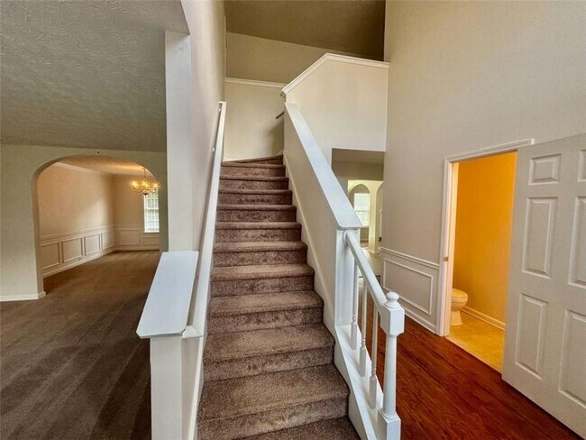 Building Photo - 540 Manor Glen Dr