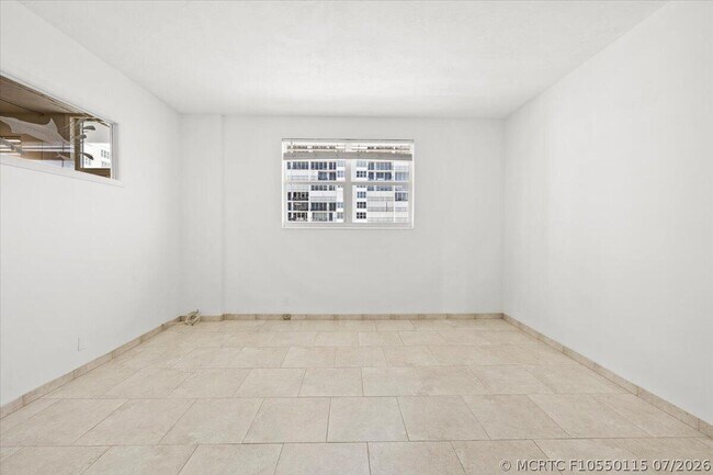 Building Photo - 4250 Galt Ocean Dr