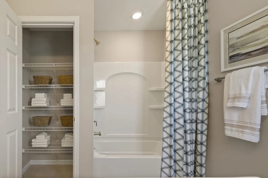 Building Photo - 5567 Eagle Ct