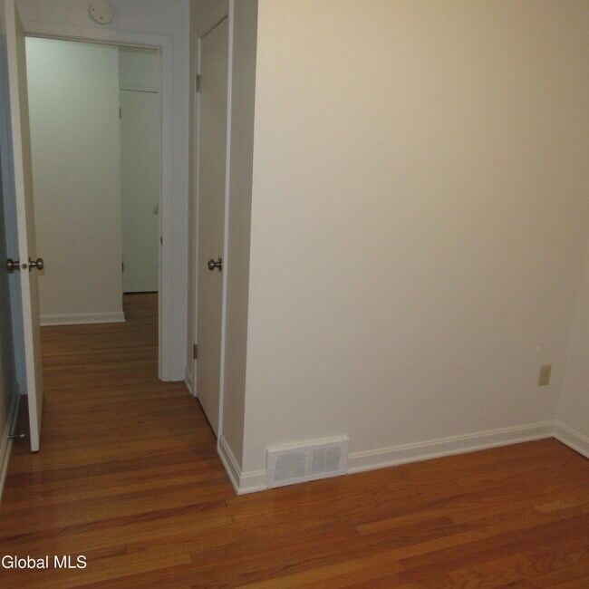Building Photo - 34 B Commodore St