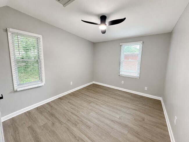Building Photo - 1672 Thornton Pl SW