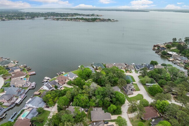 Building Photo - 3718 Treasure Island Dr