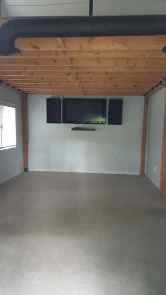 Living room - 91 Waterman Ave