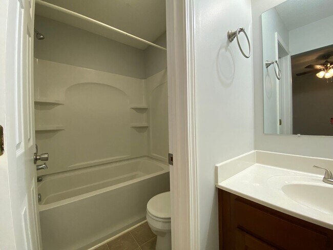 Building Photo - 568 Brookside Ct