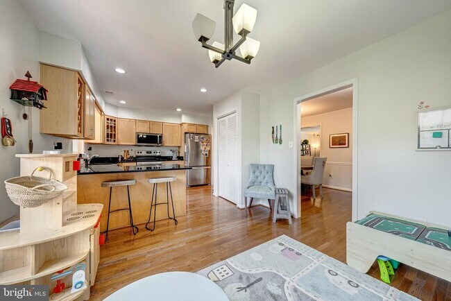 Building Photo - 9312 Silver Mill Pl