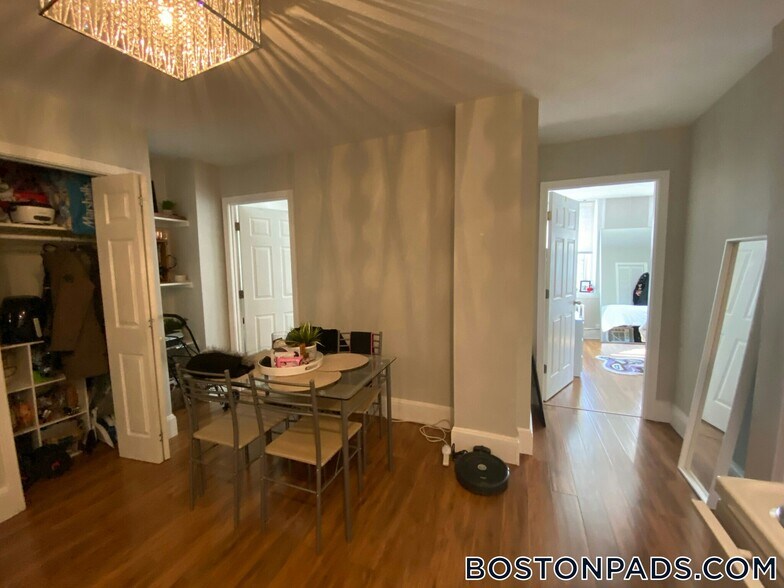 Building Photo - 220 Hanover St