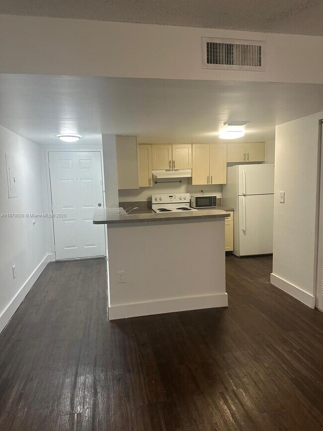 Building Photo - 9777 Nob Hill Ct